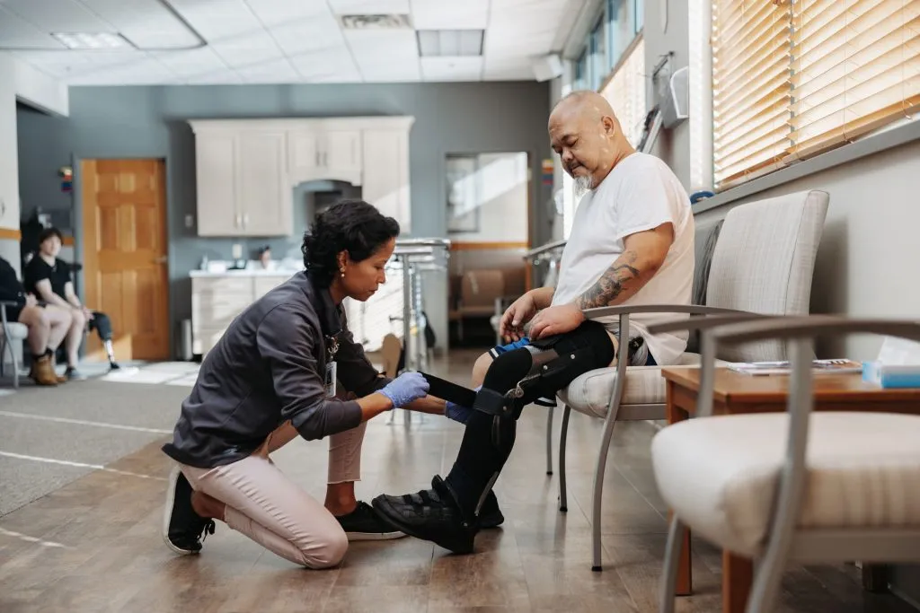 İnme Sonrası Düşük Ayak (Foot Drop): KAFO ile Rehabilitasyon